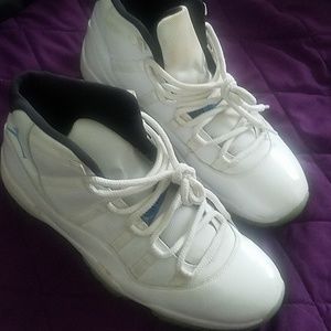 Jordan 11 Retro Legend Blue